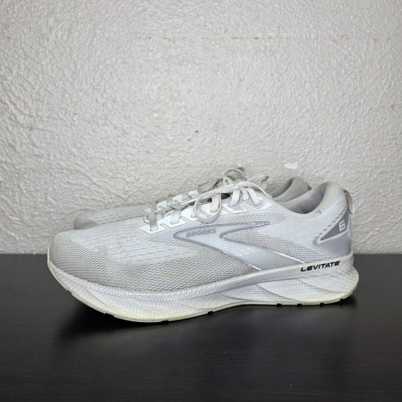 Brooks Levitate 6 Wht Oyster/Mushroom Grey Running Shoe 1103951D-126 Men10 Med D main image 8